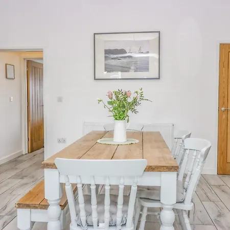 Driftwood, 23 Roa Island Holiday home Barrow-in-Furness