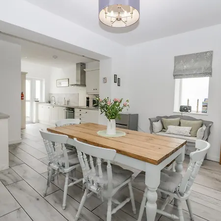 Driftwood, 23 Roa Island Holiday home Barrow-in-Furness